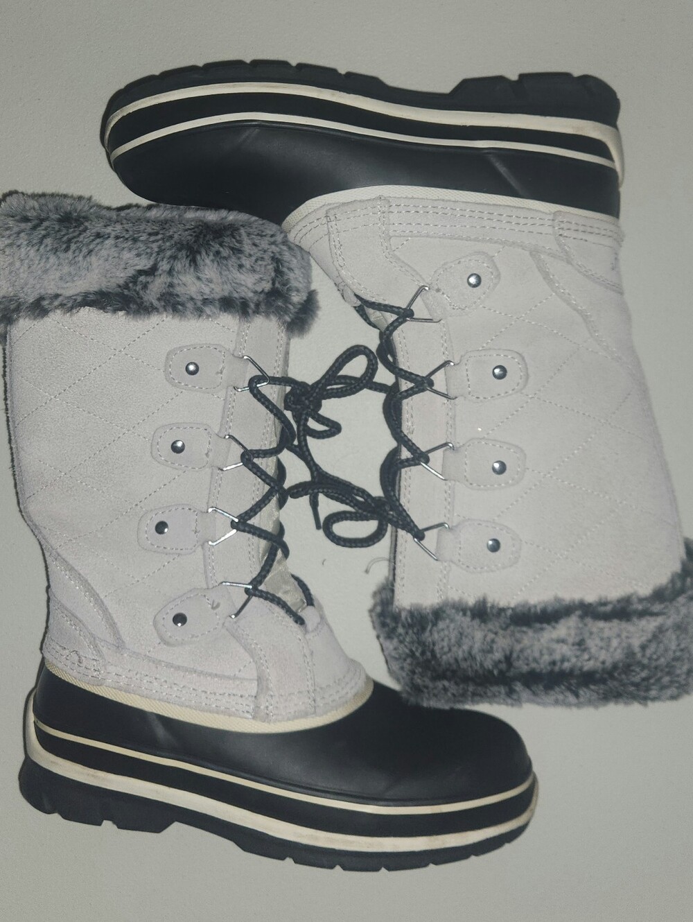 Khombu Emily Women's Winter Boots A Gray Suede Upper Faux Fur Collar Size 6
